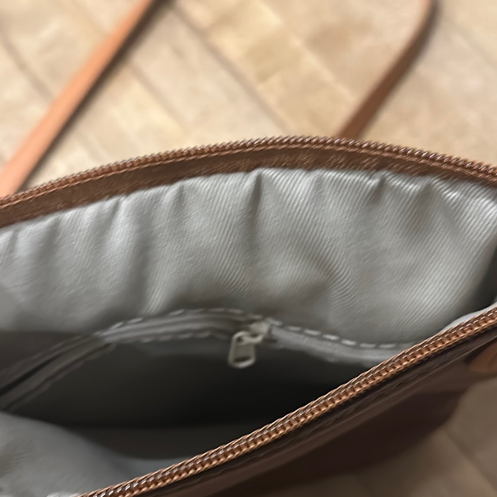 Vera Pelle Two-Tone Leather Messenger Bag - Picture 5 of 8